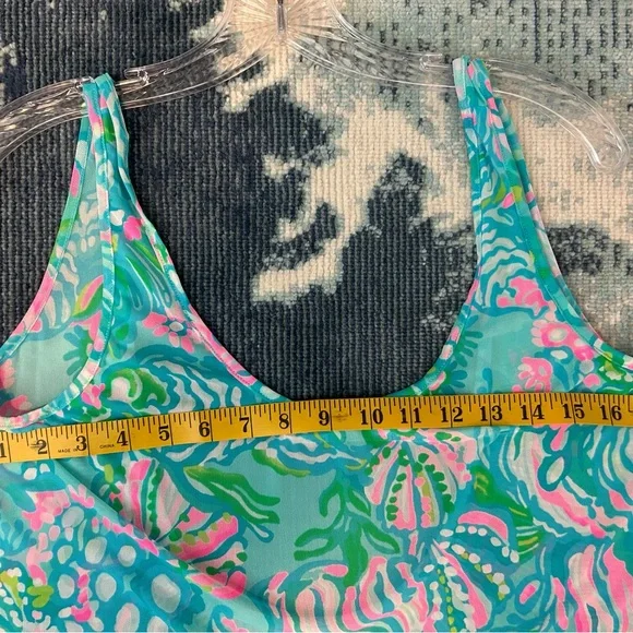 Lilly Pulitzer beach coverup. No size listed. Measurements in photos. - Picture 3 of 6